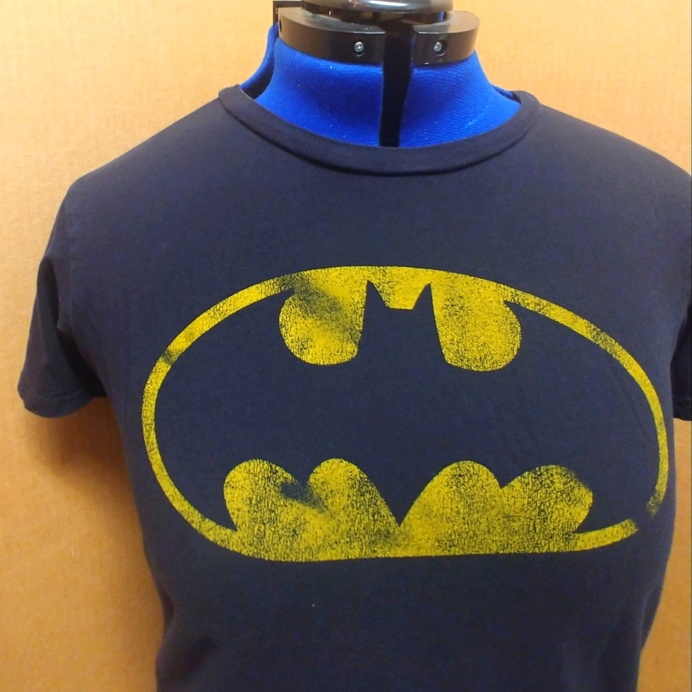 BATMAN Classic Yellow Logo distressed women's tee t shirt Medium/Large